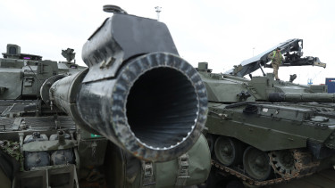 Kemény kritikát kapott a NATO egyik legjobb tankja: ezzel így nehéz lesz bármilyen háborút megnyerni