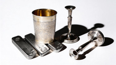 Eljött a cápák ideje? - Miként befolyásolja a nemesfém ára az ezüst műtárgyak piacát?