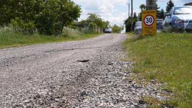 Azonnali lezárások Magyarországon:  a vasút mellett is veszélyes azbesztet találtak