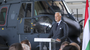 Szalay-Bobrovniczky: megindultak a Honvédség helikopterei