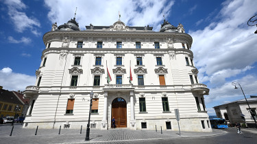 Súlyos veszélyre derült fény: 100 milliós büntetést kapott az iváncsai akkumulátorgyár