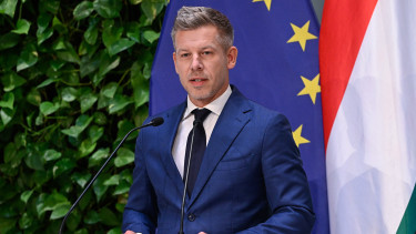 Magyar Péter a brüsszeli uniós csúcsra tart