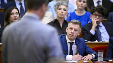 Kiderült, mit mondott Magyar Péter Gulyás Gergelynek