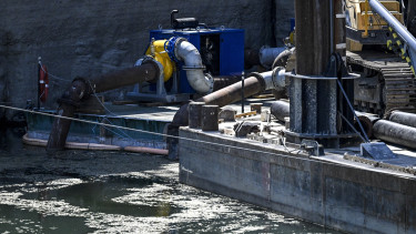 Egy centiméterre került a Duna a kritikus határtól, kitart az utolsó paksi turbina