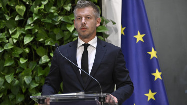 Tisza-kormány: marad válsághelyzet, döntés született a Bayer Construct csődjéről is