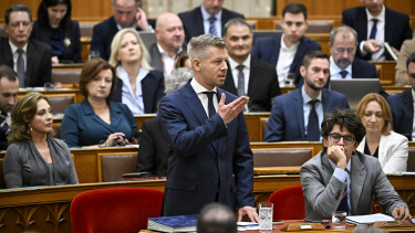 Kezdődik az Országgyűlés keddi ülésnapja, külpolitikával  és gazdasággal indítottak a frakciók