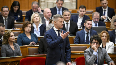 Kiderült, mi várható a parlament hétfői, rendkívüli ülésén