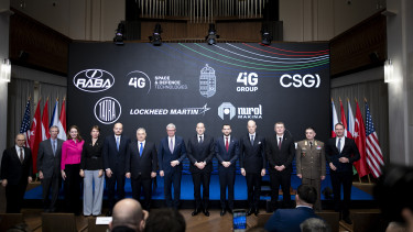 Gigaüzlet Magyarországon: 2000 milliárd forintos megállapodás született a védelmi iparban