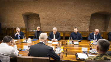Bejelentette Orbán Viktor: rendkívüli kormányülés jön, amelyen eldőlhet az üzemanyag-árstop kérdése