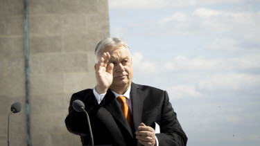 Orbán Viktor: Alig várom már, hogy végre valaki kitépje a kezemből a marsallbotot