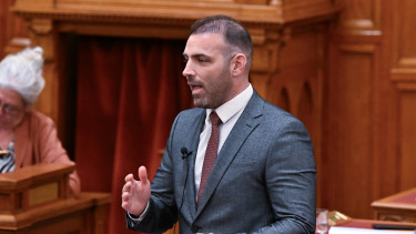 Azonnali lemondásra szólították fel Debrecen polgármesterét az akkumulátorgyárak miatt