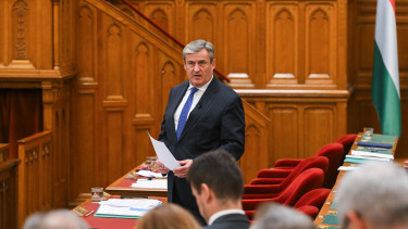 Kapitány István: teljesen új alapokra helyezik az energiapolitikát