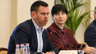Vitézy Dávid meghallgatásával folytatódik a parlamenti nagyüzem