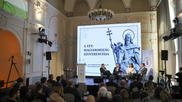 Hatalmas elbocsátási hullám a Századvégnél