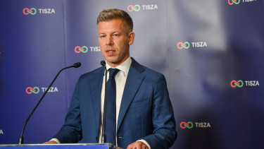 Magyar Péter elmondta győzelmi beszédét: nem a Holdról, hanem minden magyar ablakból látszik