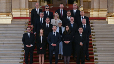 Tisza-kormány: Bécsben tárgyal ma Magyar Péter, sorra jelentik be az államtitkárokat