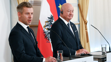 Bécsben tartott  sajtótájékoztatót Magyar Péter, az azbesztszennyezésről és a különadók kivezetéséről is beszélt