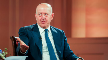 Megszólalt a Goldman Sachs vezére is, eséssel zárt a bank