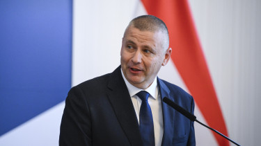 Új védelmi együttműködés jön a V4-országokkal