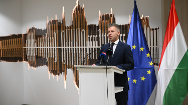 Tisza-kormány: véget ért a konfliktusos EU-csúcs, de a legnehezebb viták decemberre maradtak, miközben itthon sorra jönnek a feljelentések