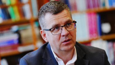 Felfüggesztette Seszták Miklós mentelmi jogát a parlament