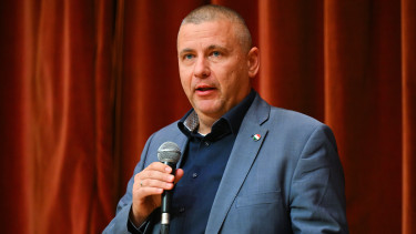 Aki nincs az asztalnál, az az étlapon van – Határozott üzenetet küldött a honvédelmi miniszter