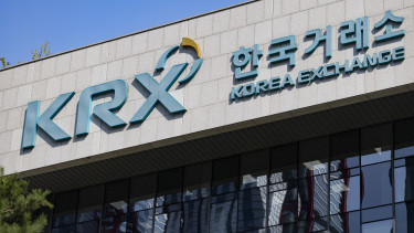 Zuhanás a dél-koreai tőzsdén, felfüggesztették a kereskedést