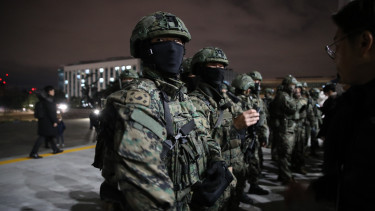 Erőszakos államcsíny rázta meg a világ egyik legerősebb országát - Akár meg is ölhetik az elnököt