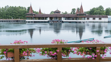 Tervpályázatot hirdettek a Hévízi Tófürdő és a kórház fejlesztésére