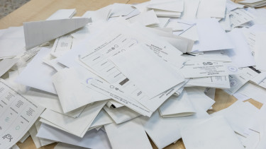 Újra kell számolni a szavazatokat az egyik kerületben