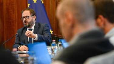 Hozzányúl a katához a kormány - Kármán András pénzügyminiszter ismertette a részleteket