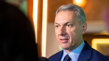 Szintet lépett a Lázár–Strabag ügy: az osztrák parlament elé kerül a kérdés