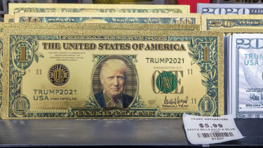 Trump megszólalása után zuhan tovább a dollár