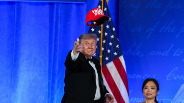 Hajmeresztő kiskapuval tarthatja meg a hatalmat Trump: ha meglépi, példátlan válság forgathatja fel Amerikát