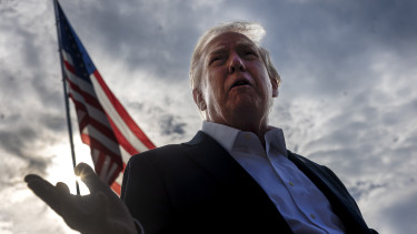 Itt van Trump legújabb vámháborúja – Mutatjuk, hogyan fektess be okosan, hogy keress rajta!