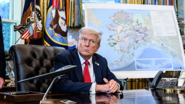 Budapesti békecsúcs: totális káosz a Fehér Házban, Zelenszkij már Trump háta mögött szerveszkedik