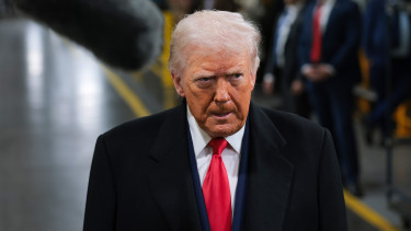 Mélyrepülésben Donald Trump: a szakadék szélén egyensúlyozik az elnök – Ez lehet a kegyelemdöfés