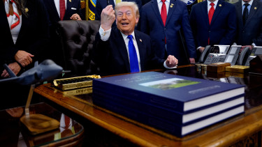 Trump keményen odacsap az EU-s autógyártóknak, jön a súlyos büntetővám