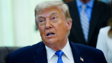 Trump közölte Putyinnal, hogy a harcok beszüntetése érdekében kész hatni az EU-ra és Kijevre
