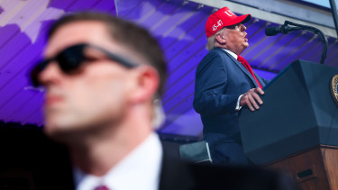 Donald Trump újra belengette, hogy pusztító offenzívába kezdhet Irán ellen