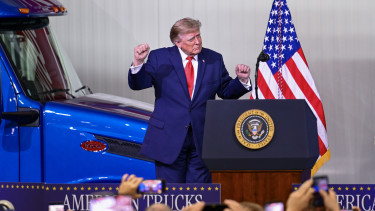 Radioaktívvá változott Trump: forró krumpliként dobálják egymásnak a párttársai
