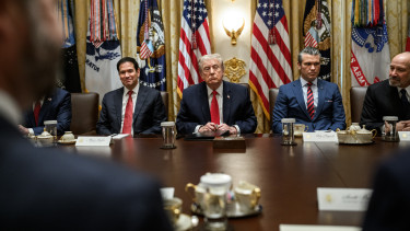 Történelmi rekordot döntött Trump: hatalmas vagyont halmozott fel politikai ellenfelei ellen