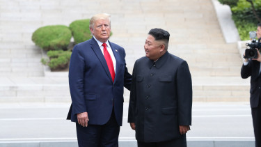 Trump sorsdöntő lépésre készül: még az ősszel találkozhat a hírhedt távol-keleti diktátorral