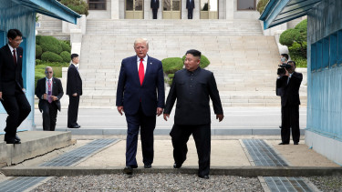 Különös mozgásokat észlelt a hírszerzés, küszöbön állhat Trump és a diktátor találkozója