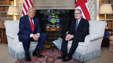 Angliából is megüzente Donald Trump: le kell állni az orosz olajjal, ez lehet a kulcs a háború végéhez