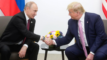 Kiderült: olyan váratlan vendége lehet a Putyin-Trump találkozónak, akinek az orosz elnök nem fog örülni
