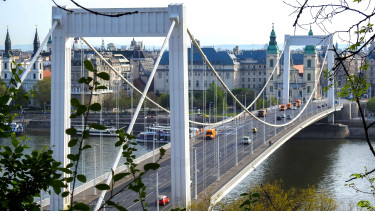 Hídmosás lesz Budapesten a hosszú hétvégén