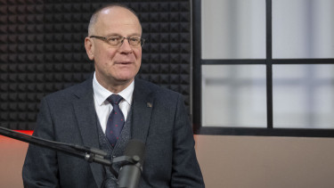 Váratlan bejelentés: Navracsics Tibor készül valamire