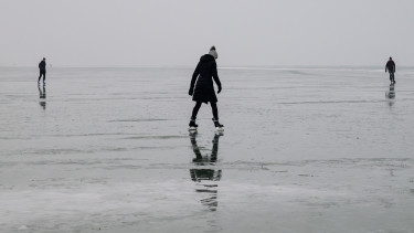 Életveszélyes a Balaton és a Velencei-tó jege, már tilos rámenni!