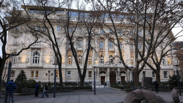 Nemzetközi elfogatóparancsokat adtak ki az MNB-ügyben, körözik Matolcsy fiát